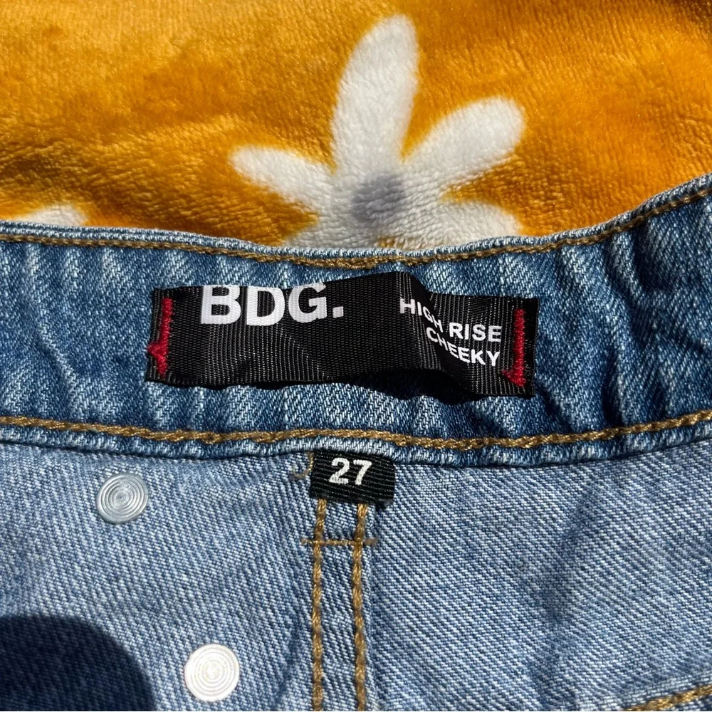 BDG High Waisted Distressed Studded Denim Shorts Size 27 100% Cotton